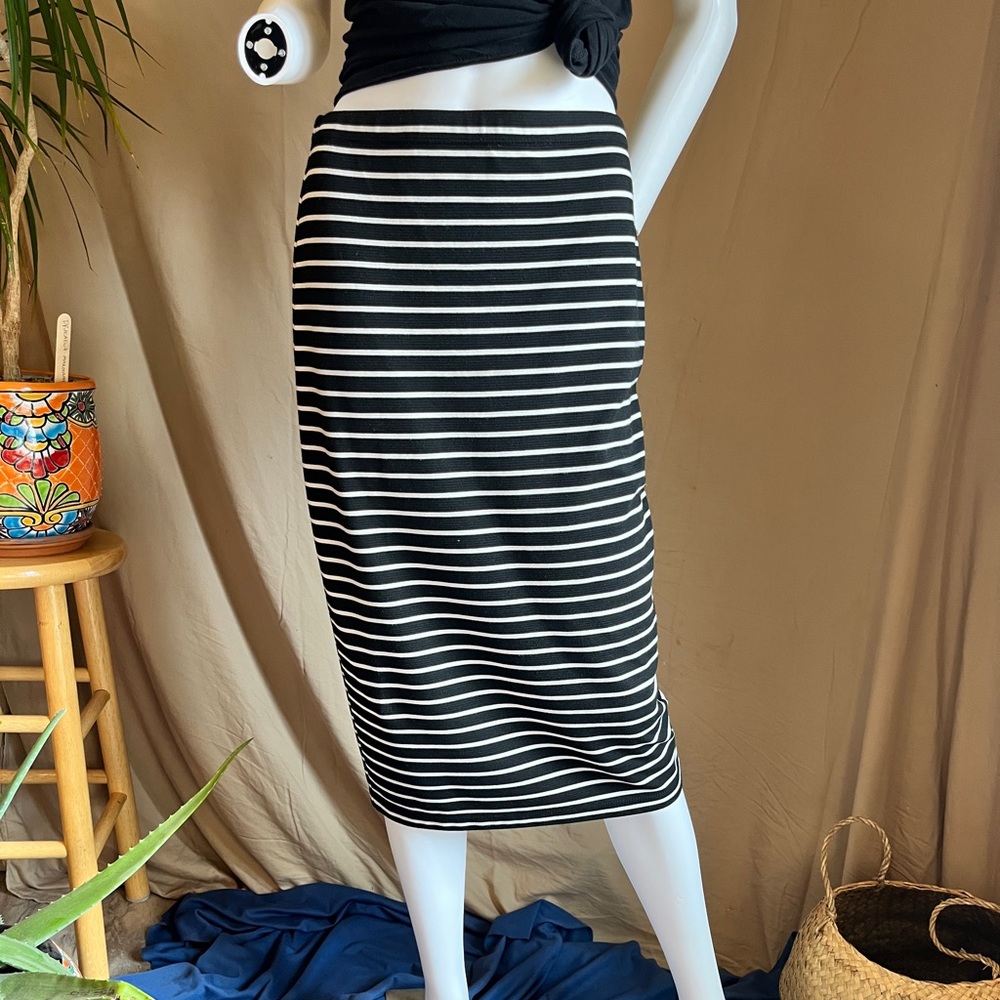 Max Studio black and white striped midi pencil skirt, size small